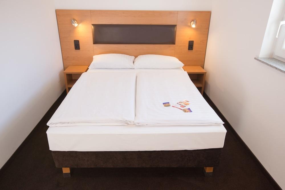 Novum Hotel Bruy Штутгарт Экстерьер фото